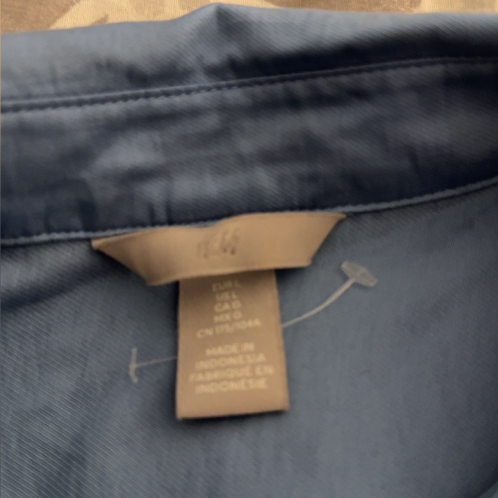 H&M Blue Button Down Shirt - Picture 2 of 2